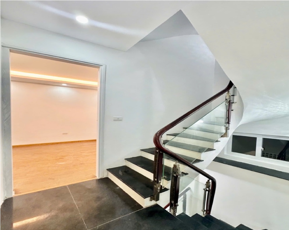 Nhà mặt ngõ Nguyễn Đức Cảnh, Tân Mai Ô tô. 36M × 6T thang máy sịn sò. Chỉ 7 Tỷ 500